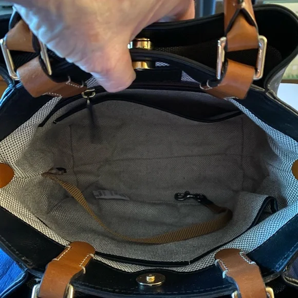 DB Black Barlow Florentine Leather Satchel Crossbody,Tote, Cover & Reg Paper - Picture 6 of 10